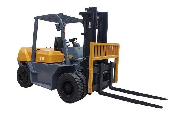 7 Ton Diesel Forklift Isuzu Engine Work In Warehouse Depot Logistics Center