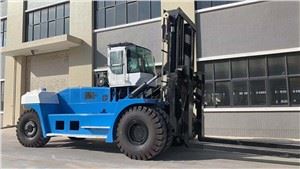 Stivuitor camion de 55 tone pentru turbine eoliene